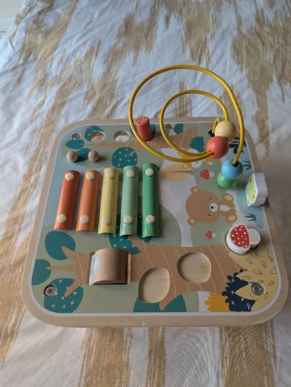 Mesa de actividades para bebé