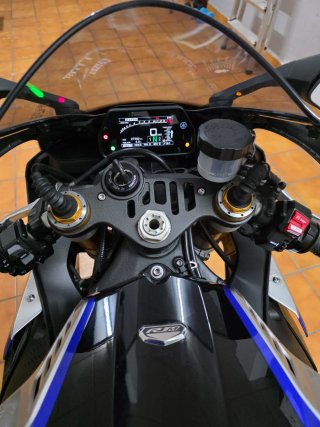 Yamaha YZF R1 M Deportiva Azul/Blanca