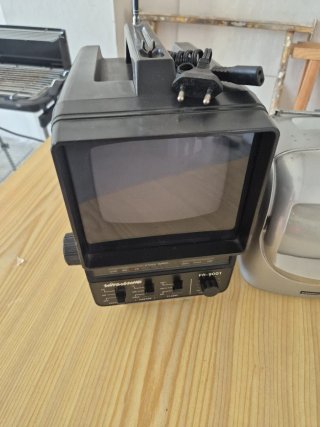 Televisor, Máquina de Escribir y Cámara
