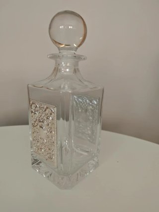 Licorera Vintage Cristal con Placa Ornamental