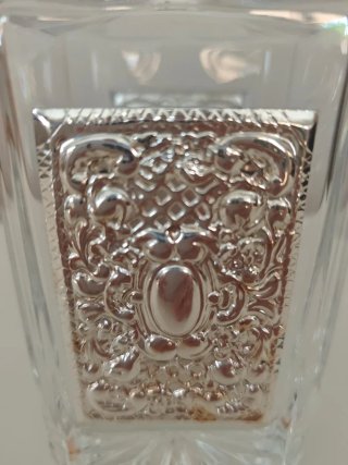 Licorera Vintage Cristal con Placa Ornamental