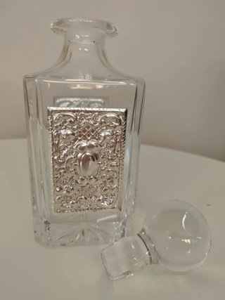 Licorera Vintage Cristal con Placa Ornamental