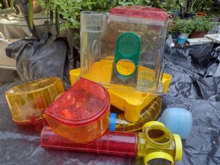 Casita para hámster con túneles y rueda