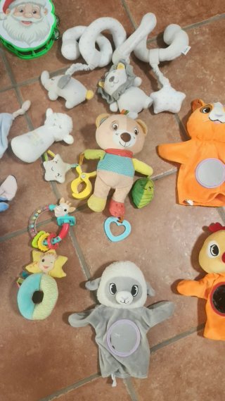 Lote peluches y marionetas bebé