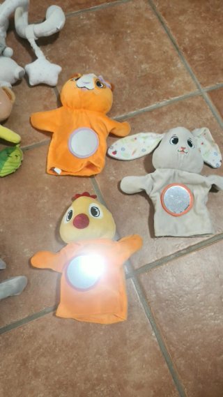 Lote peluches y marionetas bebé
