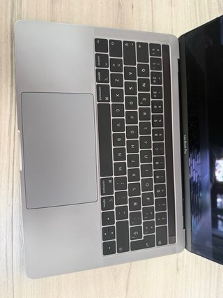 MacBook Pro 13" (2018) · Intel Core i7 · 16GB RAM