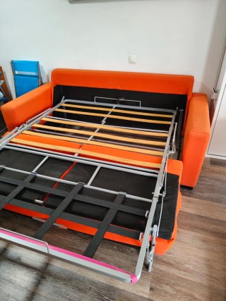 Sofá cama - Incluye colchón.