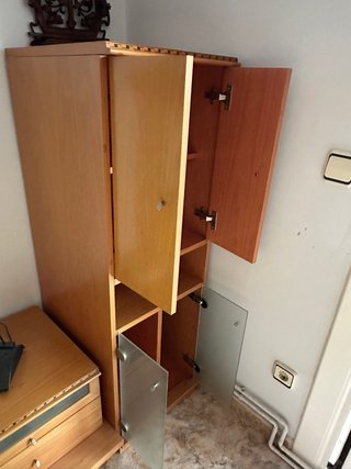 Armario pequeño puertas de madera y cristal
