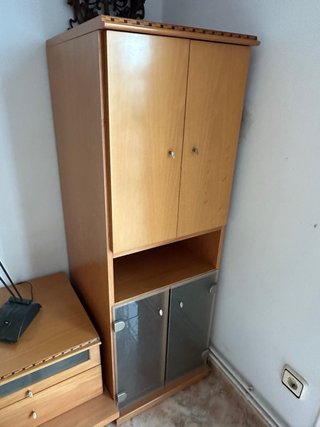Armario pequeño puertas de madera y cristal