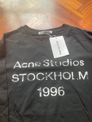 Camiseta Acne Studios Stockholm 1996 Negra