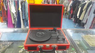 Tocadiscos maletín PRIXTON rojo y negro