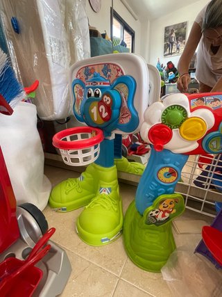 Canasta de baloncesto infantil con elefante