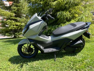 Kymco Skytown 125cc Gris/Blanco