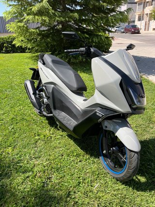 Kymco Skytown 125cc Gris/Blanco