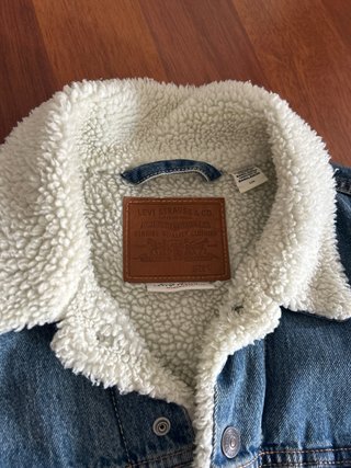 Cazadora vaquera Levi's borrego