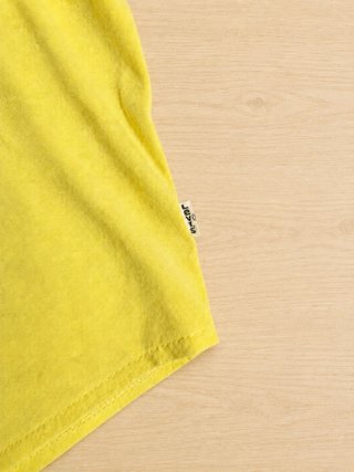 Camiseta Levi's amarilla sin mangas
