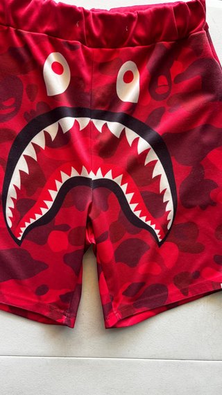 Shorts Rojos Camuflaje Tiburón