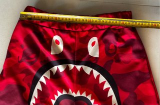 Shorts Rojos Camuflaje Tiburón