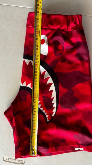 Shorts Rojos Camuflaje Tiburón