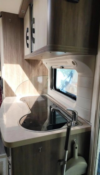 Caravana hobby 490 kmf