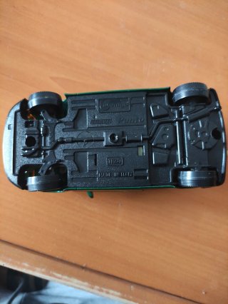 Bburago Fiat punto escala 1/ 24 color verde