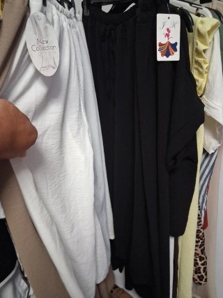 Pantalones anchos marrones y amarillos