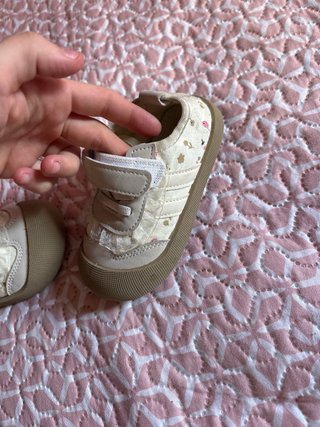 Sandalias doradas multicolor niña deportivas