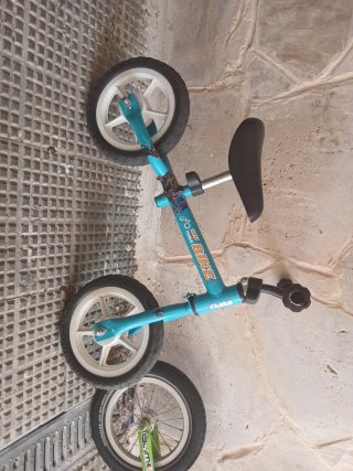 2 Bicicletas de equilibrio y 1 moto correpasillos