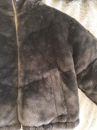 Chaqueta negra de pelo sintético Pull and Bear