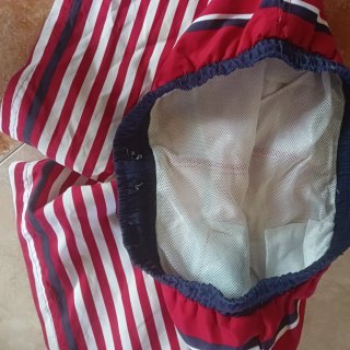 Bermudas a rayas rojas y blancas