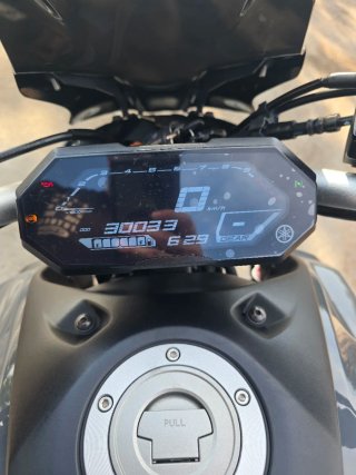 Yamaha MT-07 gris nardo