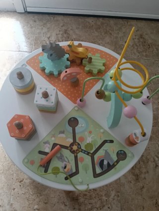 Mesa de actividades de madera para bebé