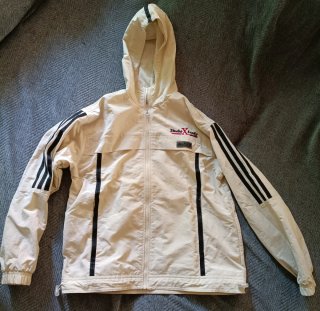 Chaqueta Adidas con Capucha. Studio X Funky