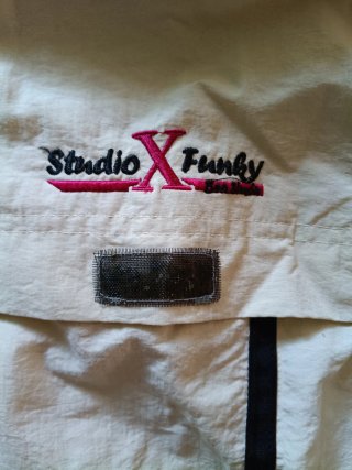 Chaqueta Adidas con Capucha. Studio X Funky