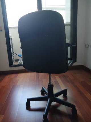 Silla de oficina negra