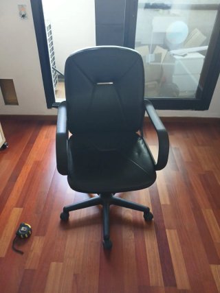 Silla de oficina negra