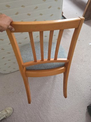 Sillas de madera y tela