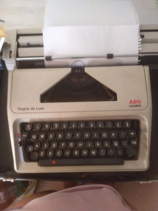 Máquina de escribir Olympia Regina de Luxe AEG