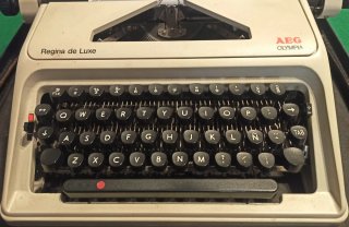 Máquina de escribir Olympia Regina de Luxe AEG