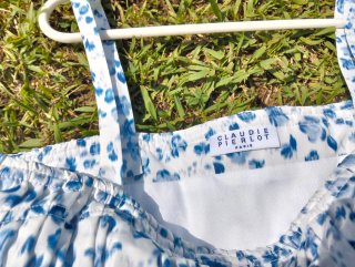 Vestido Claudie Pierlot floral azul y blanco