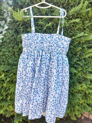 Vestido Claudie Pierlot floral azul y blanco