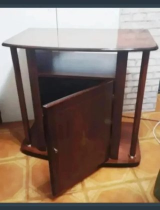 Mesa auxiliar TV, y otros dispositivos, madera.