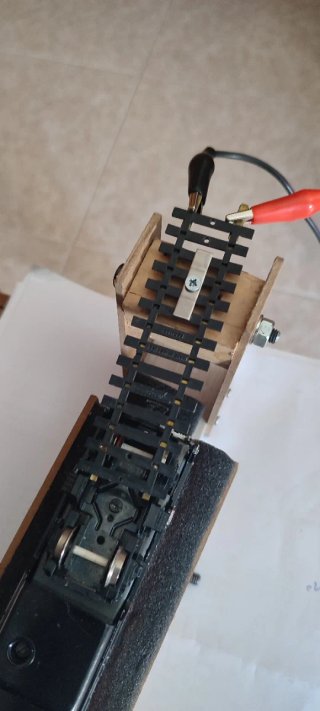 Soporte limpieza ruedas H0 maqueta tren