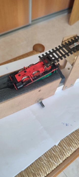 Soporte limpieza ruedas H0 maqueta tren