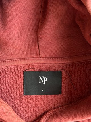 Sudadera con capucha de Nude Project, unisex.