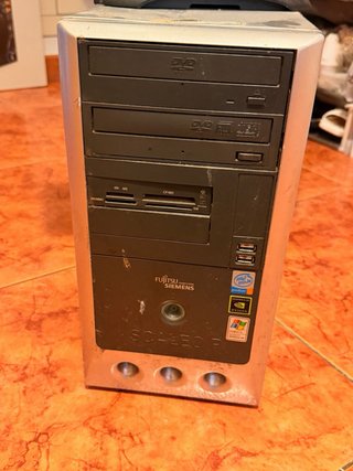 PC Fujitsu Siemens Celeron D 3.0GHz.
