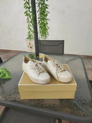 Zapatillas Michael Kors Blancas y Doradas