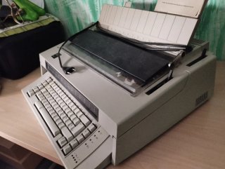 Máquina de escribir IBM 6747 Wheelwriter 5