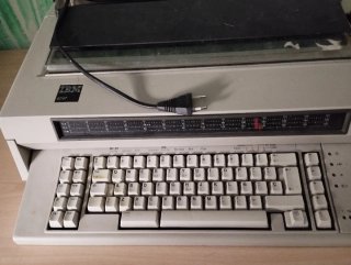 Máquina de escribir IBM 6747 Wheelwriter 5