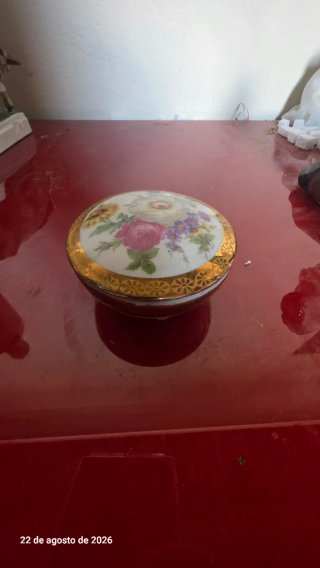 Caja joyero porcelana Limoges flores dorada